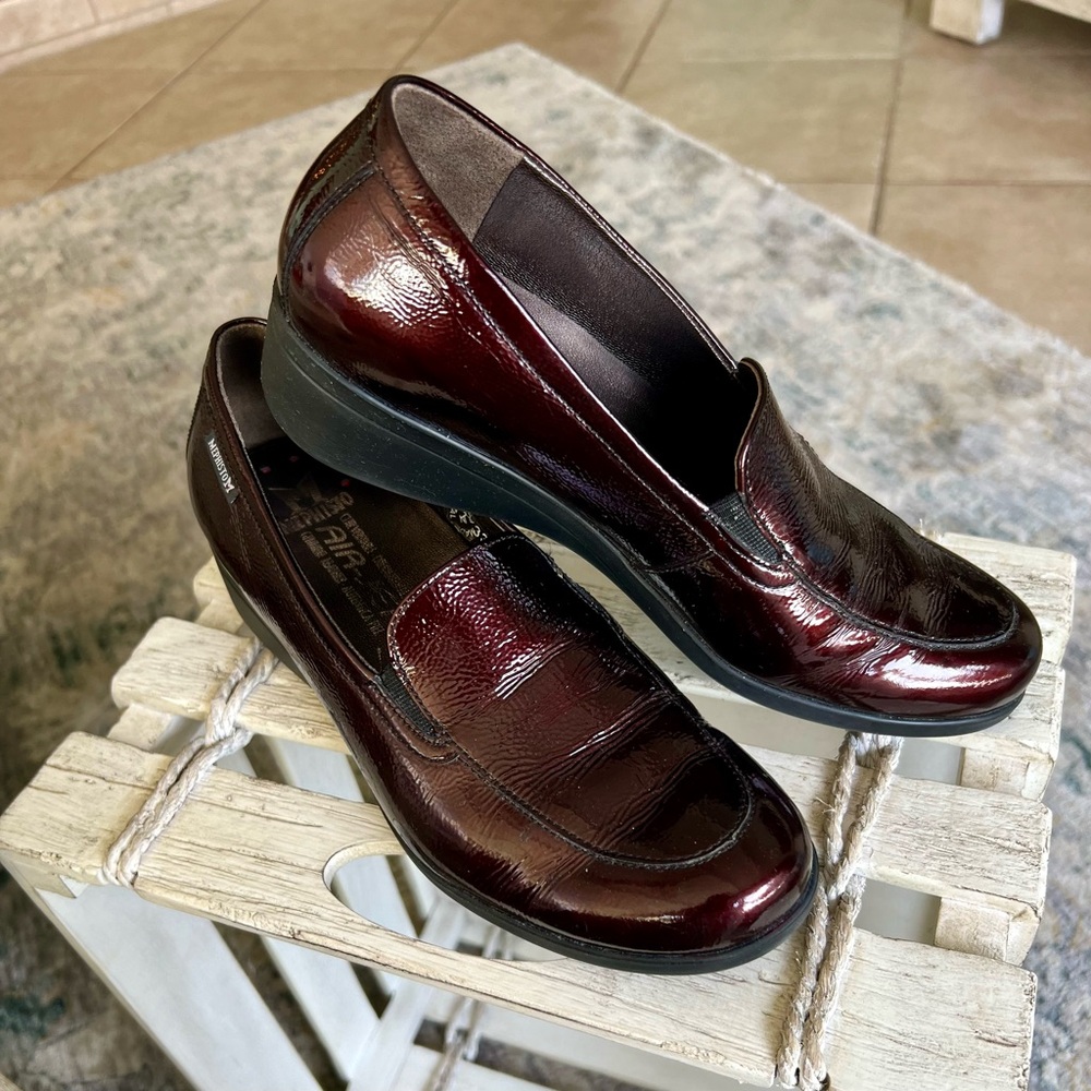 Mephisto Women’s Bordeaux Loafers size 8. Very gently used condition.